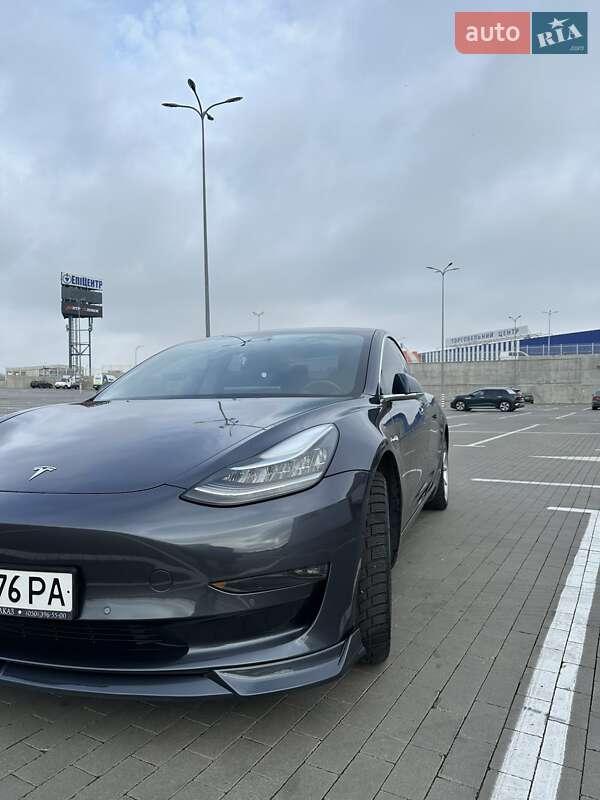 Седан Tesla Model 3 2018 в Одессе