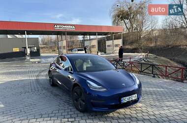 Tesla Model 3  2019