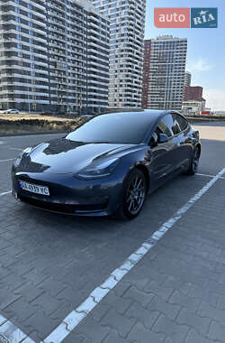 Tesla Model 3  2022
