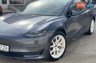 Tesla Model 3  2021