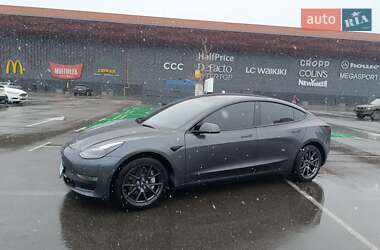 Tesla Model 3  2022