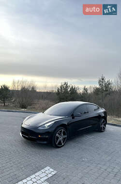 Tesla Model 3  2021