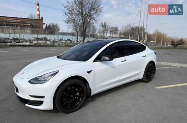 Tesla Model 3  2020