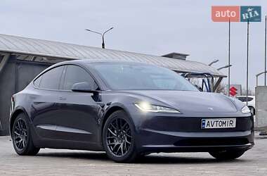 Tesla Model 3 2024