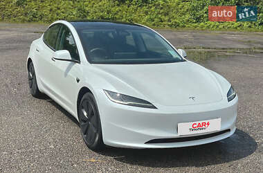 Tesla Model 3  2024