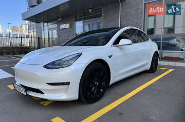Tesla Model 3  2020