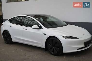 Tesla Model 3 2024