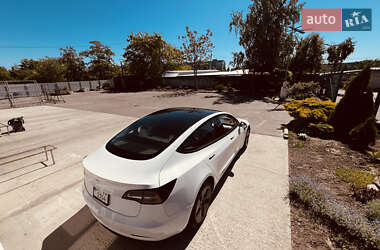 Tesla Model 3  2021