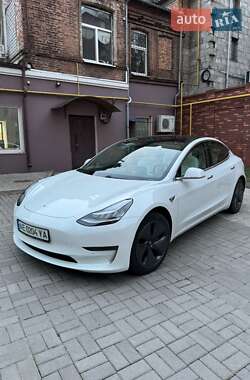 Tesla Model 3  2020