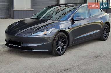 Tesla Model 3  2024