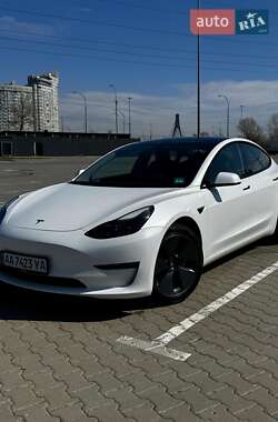 Tesla Model 3  2022