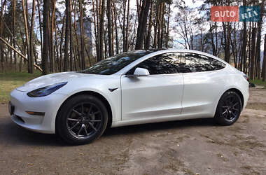 Tesla Model 3  2020