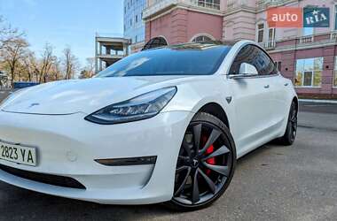 Tesla Model 3  2020