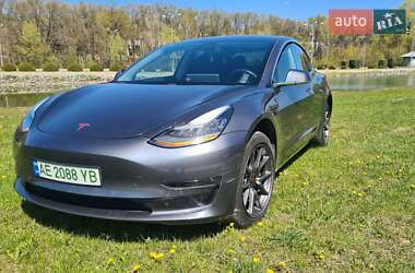 Tesla Model 3  2019