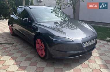 Tesla Model 3  2024