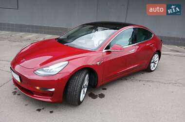 Tesla Model 3  2019