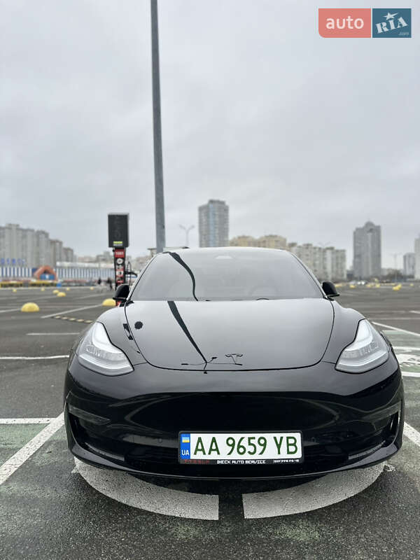 Седан Tesla Model 3 2019 в Киеве