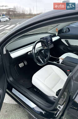 Седан Tesla Model 3 2019 в Киеве