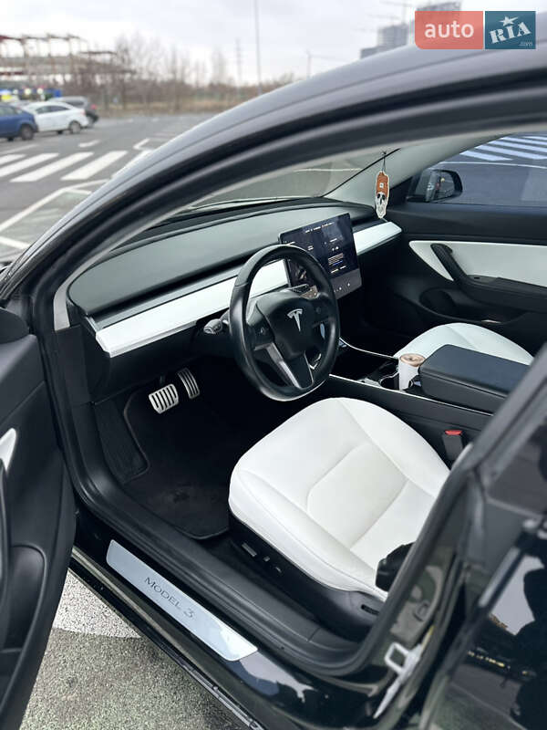 Седан Tesla Model 3 2019 в Киеве