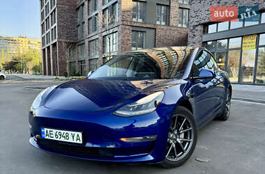 Tesla Model 3  2019