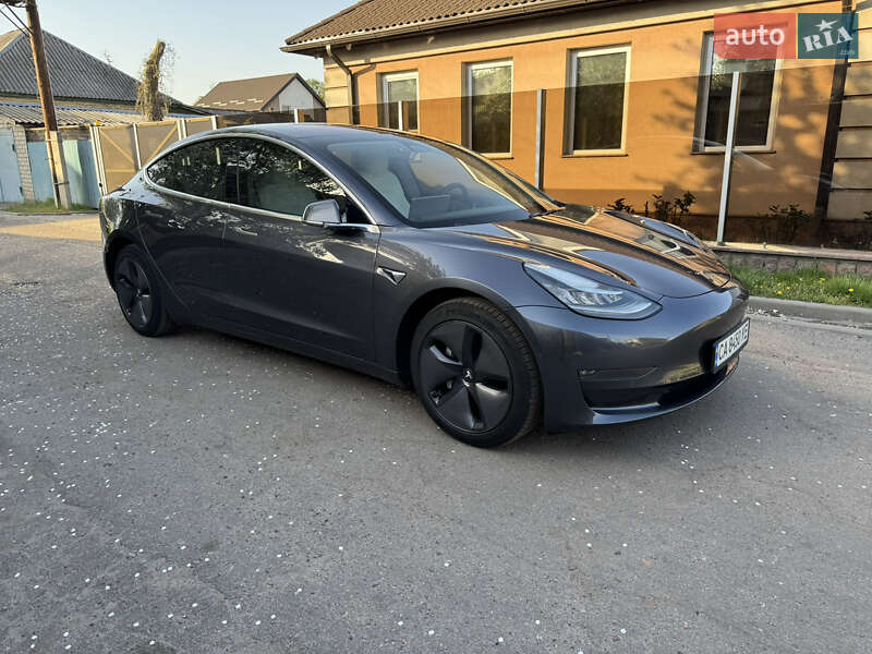 Седан Tesla Model 3 2018 в Черкассах