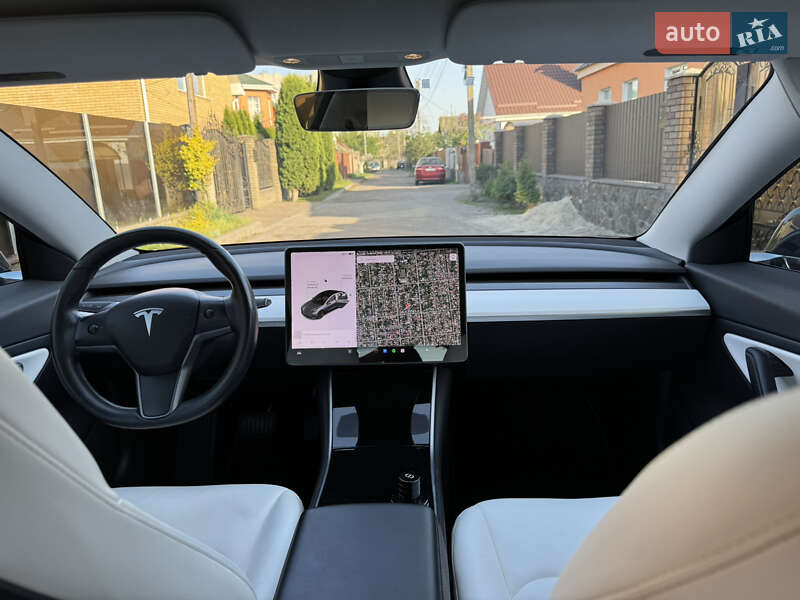 Седан Tesla Model 3 2018 в Черкассах
