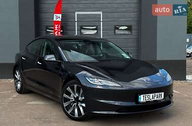 Tesla Model 3  2024