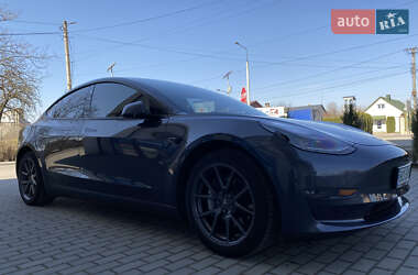 Tesla Model 3  2021
