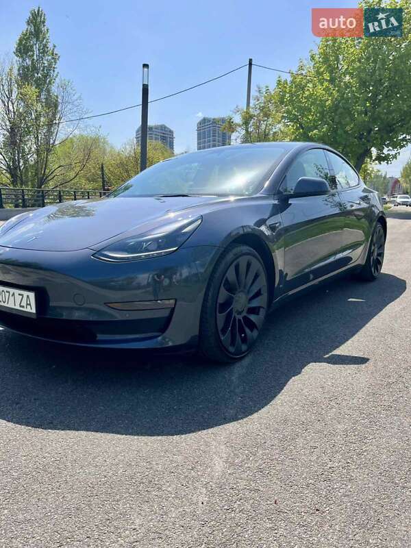 Седан Tesla Model 3 2022 в Дніпрі