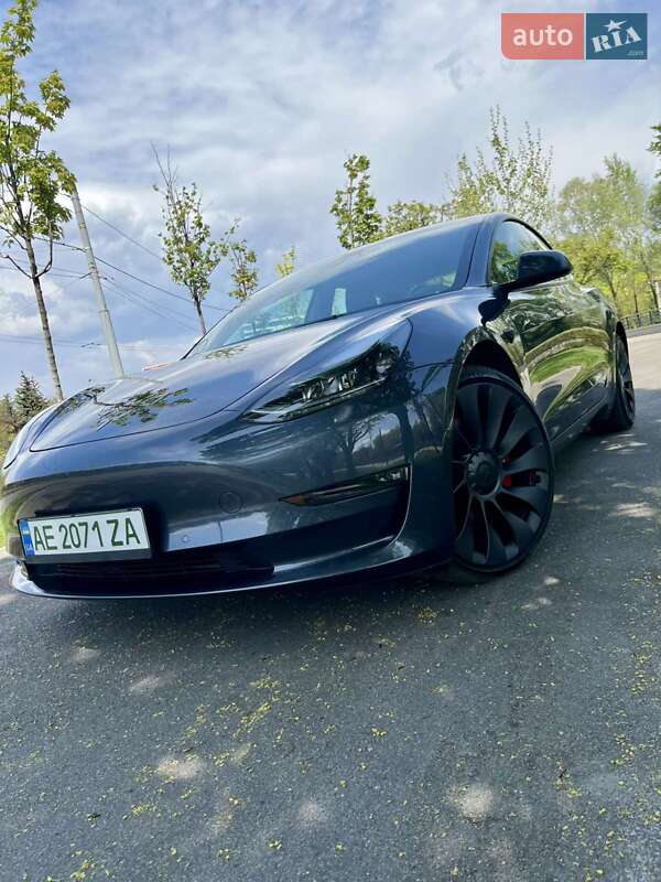 Седан Tesla Model 3 2022 в Дніпрі