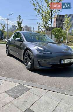 Tesla Model 3  2022