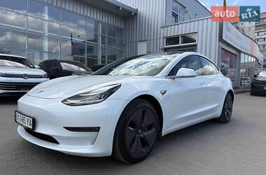 Tesla Model 3  2020