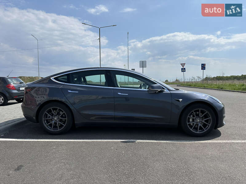 Седан Tesla Model 3 2019 в Виннице