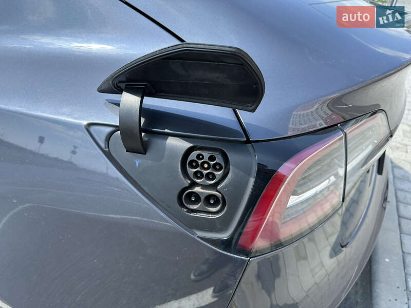 Седан Tesla Model 3 2019 в Виннице