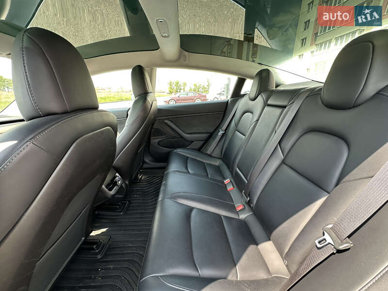Седан Tesla Model 3 2019 в Виннице