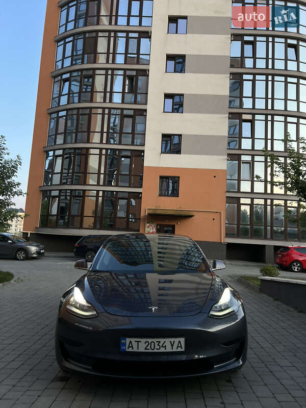 Седан Tesla Model 3 2019 в Ивано-Франковске