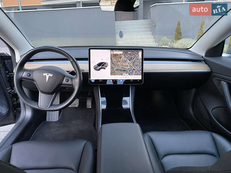 Седан Tesla Model 3 2019 в Ивано-Франковске