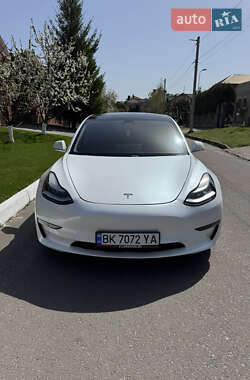 Седан Tesla Model 3 2020 в Рівному