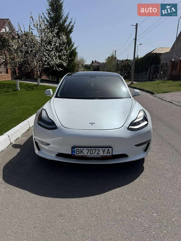 Седан Tesla Model 3 2020 в Рівному