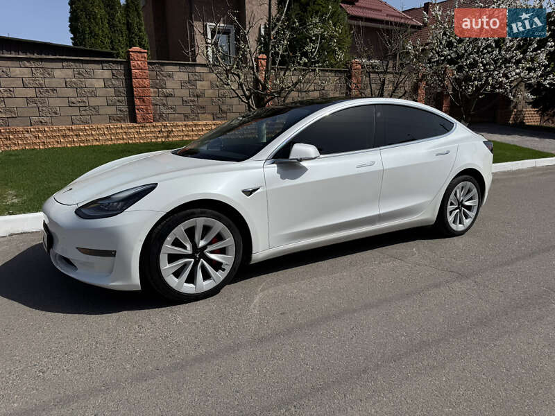 Седан Tesla Model 3 2020 в Рівному