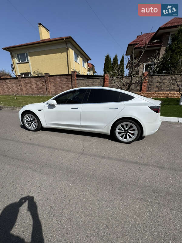 Седан Tesla Model 3 2020 в Рівному