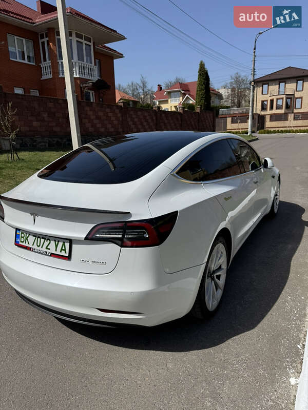 Седан Tesla Model 3 2020 в Рівному
