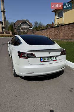 Седан Tesla Model 3 2020 в Рівному