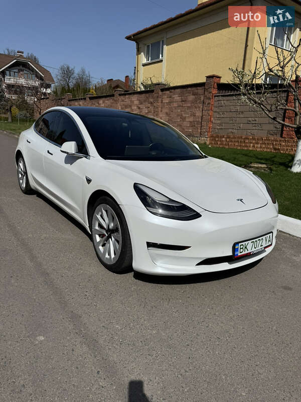 Седан Tesla Model 3 2020 в Рівному