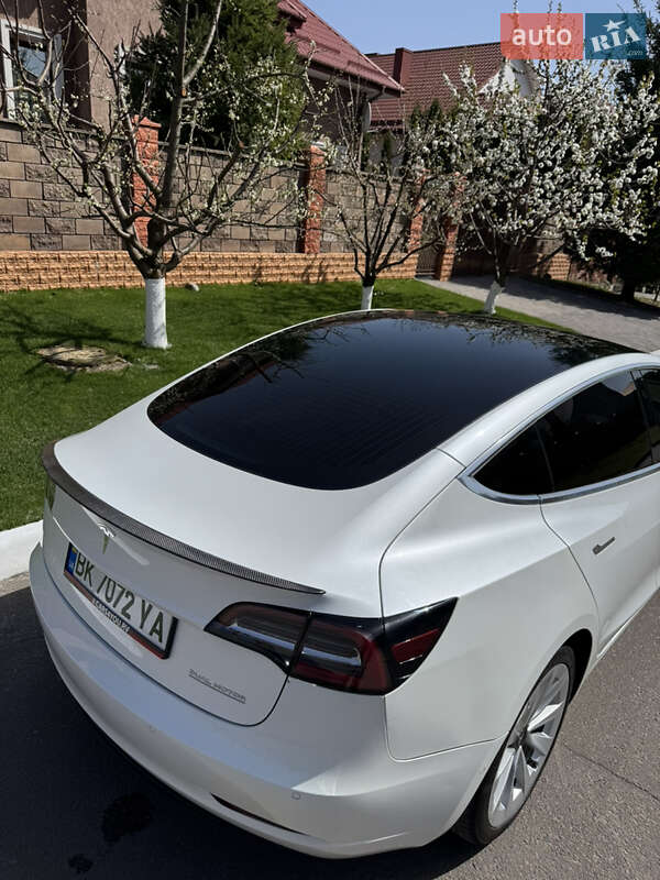 Седан Tesla Model 3 2020 в Рівному