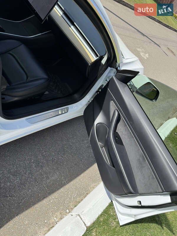 Седан Tesla Model 3 2020 в Рівному
