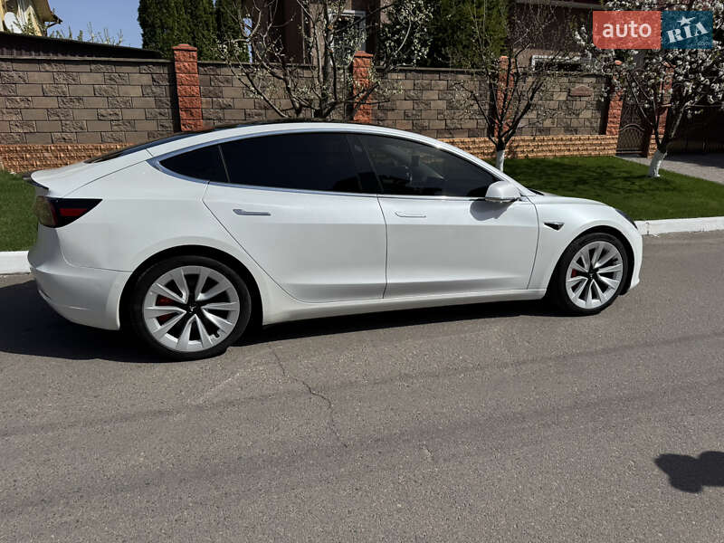 Седан Tesla Model 3 2020 в Рівному