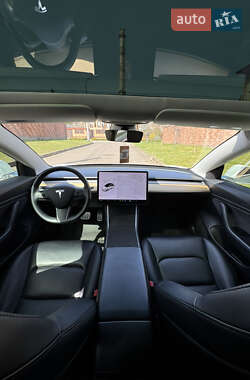 Седан Tesla Model 3 2020 в Рівному