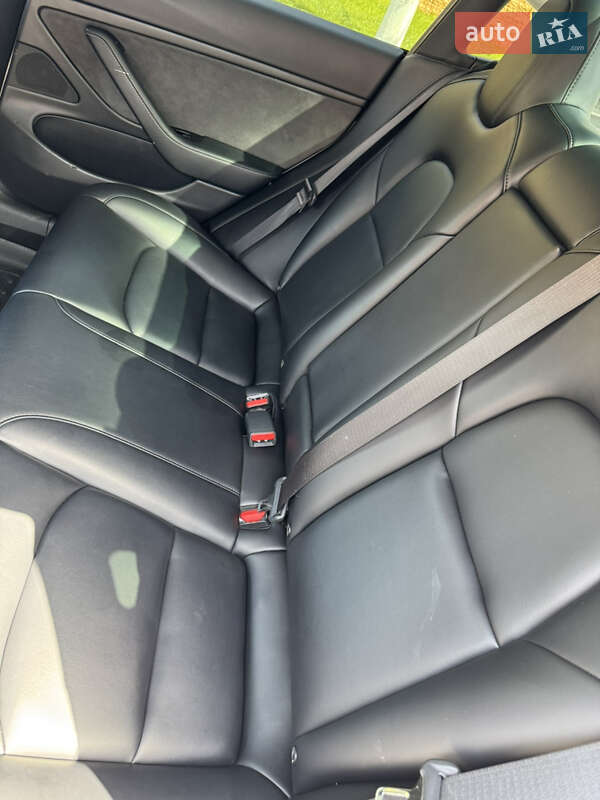 Седан Tesla Model 3 2020 в Рівному