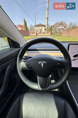 Седан Tesla Model 3 2020 в Рівному
